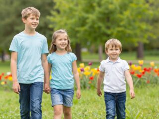 Elsőszülött, középső vagy legkisebb? Így befolyásolja a születési sorrend, hogy kivé válsz