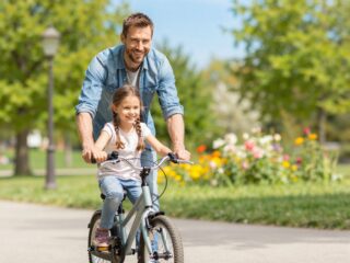 Hogyan neveljünk magabiztos nőket? Az apai minta kulcsszerepe a lányok életében