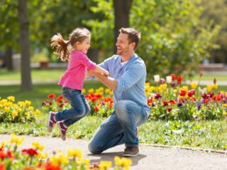 Lányos apaként ez a 9 dolog a legfontosabb, amit a lányodért tehetsz