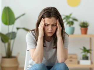 Várandósan fáj a fejed? Mielőtt paracetamolt vennél be, ezt tudnod kell