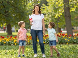 A mélyből a csúcsra: hajléktalan volt, ma három gyereket nevel és diplomája van