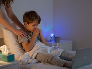 Az éjszakai köhögés okai és kezelése gyerekeknél: mikor forduljunk orvoshoz?