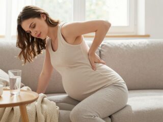 Derékfájás, álmatlanság, gyakori vizelés: tippek a harmadik trimeszter kellemetlenségei ellen