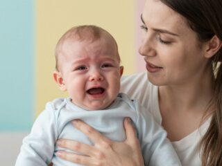 Könnycsatorna-elzáródás a babáknál: tünetek, okok és a kezelés lehetőségei