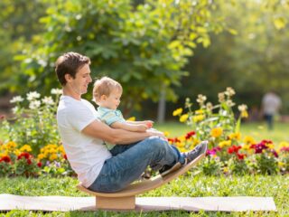 A ringatás szerepe a vesztibuláris rendszer stimulálásában és az egyensúly fejlesztésében