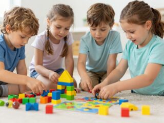 A tárgyállandóság fejlődése: A „szem elől tévesztett” játékok mérföldköve