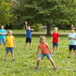 Gyerekek mozgásigénye: napi aktivitás, sport és szabad játék egyensúlya