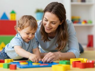 Hogyan tanítsd meg a színeket a kisgyerekednek? A legjobb játékos módszerek