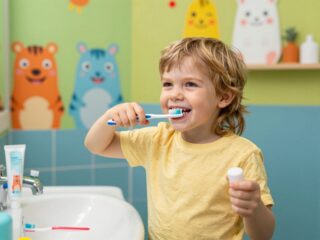 Hogyan vedd rá a gyereket a fogmosásra? Kreatív ötletek és mesék