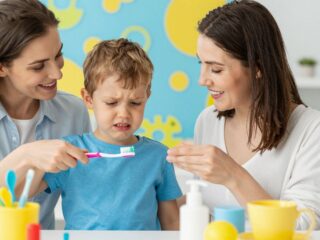 Miért utál fogat mosni a gyerek? A probléma gyökere és a legjobb megoldási stratégiák