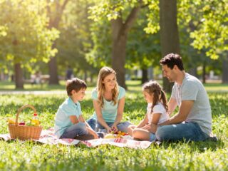Szülői és társadalmi elvárások: hogyan szabaduljunk meg a nyomástól és neveljünk szabadon?