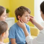 Fülbajok megelőzése és kezelése: mikor forduljunk orvoshoz?