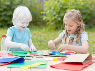 Kreatív nyári szünidő: a legjobb kézműves ötletek újrahasznosított anyagokból