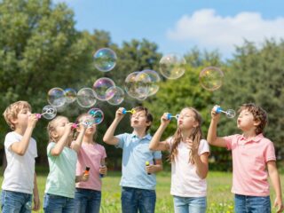 Turbózzátok fel a buborékfújást: így készítsetek pattogó, elkapható buborékokat