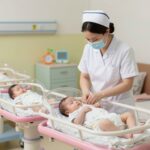 Az inkubátortól az új családigo: a kórházban hagyott babák útja