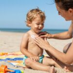 Golyós naptej teszt: melyik a legjobb választás a gyerekek érzékeny bőrére?