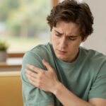 Gyakran zsibbad a karod? Ez az 5 leggyakoribb ok állhat a háttérben