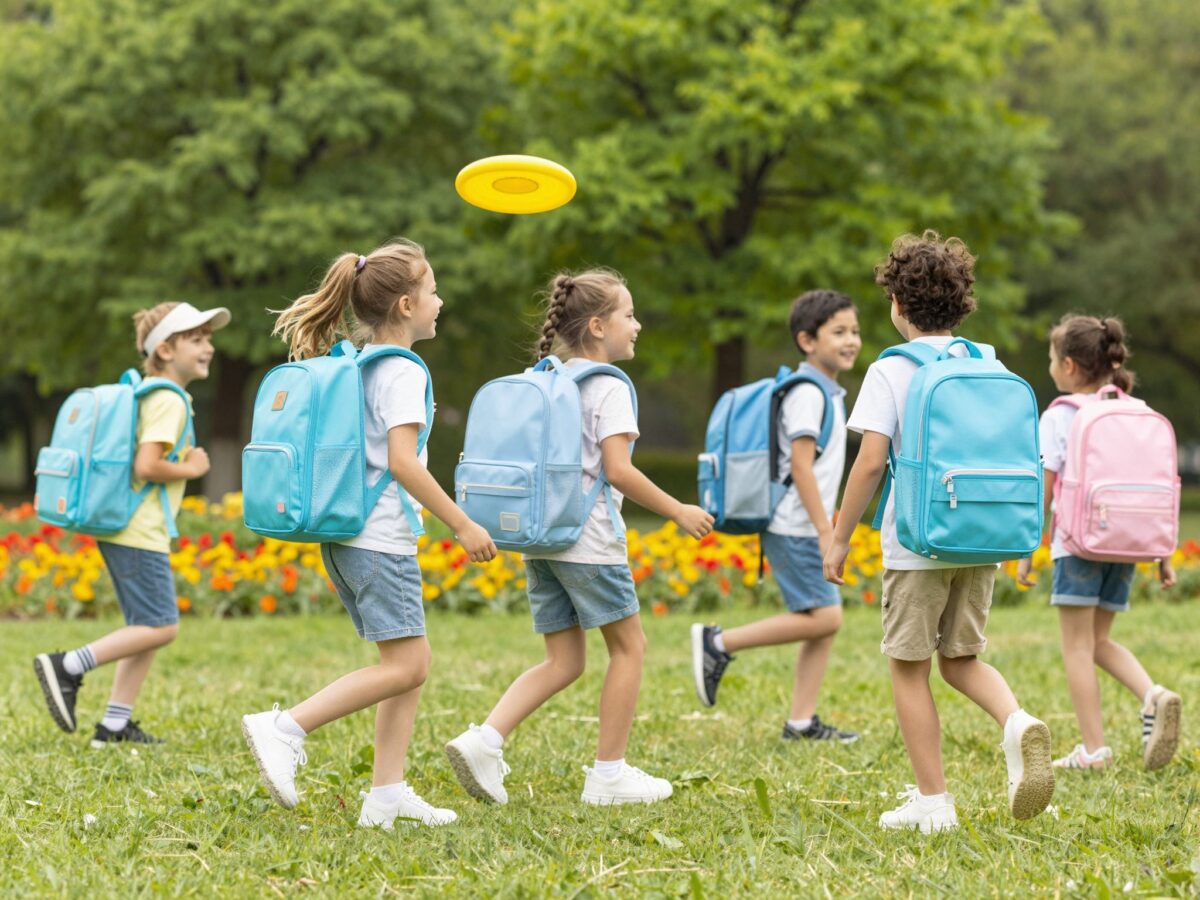 Hogyan csökkenthetnénk az iskolatáskák súlyát a gyerekek egészségéért?