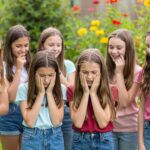 Perfekcionizmus és megfelelési kényszer: a túl szigorúan nevelt lányok terhei