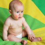 Apró piros pöttyök a baba bőrén? Minden, amit a melegkiütésről tudni kell