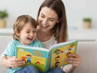 Az anyaság őszinte pillanatai: szórakoztató képregények, amiken sírva nevetsz