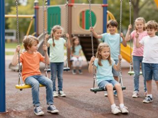 Ha a gyerek magányos: tippek és módszerek a barátkozás megkönnyítésére