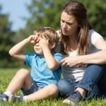 Miből tudhatod, hogy a gyerekednek látásproblémája van? A rövidlátás korai jelei