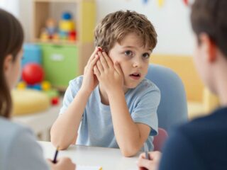 Miért tűnik úgy, hogy a gyerek meg sem hallja, amit mondasz? A szelektív hallás okai