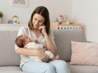 Sírás és hangulatingadozás szülés után: ez még baby blues vagy már több annál?