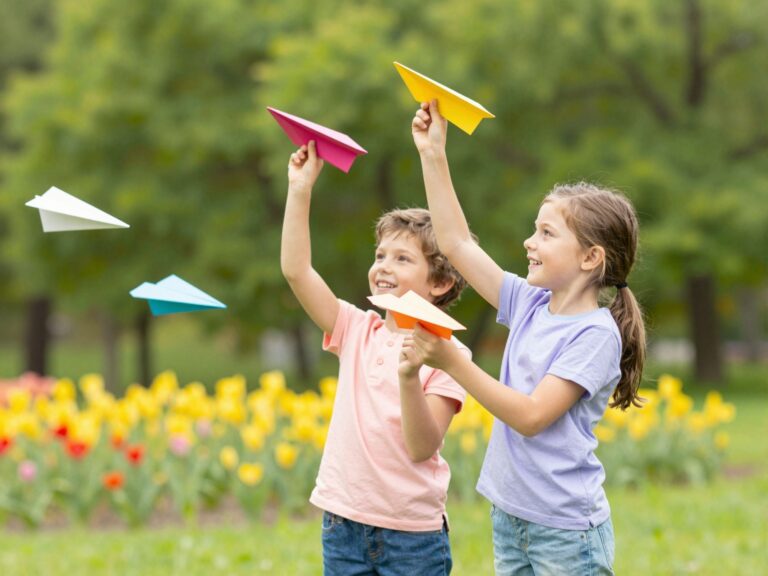 Tanítsd meg a gyereknek: a legjobb papírrepülő hajtogatási technikák lépésről lépésre