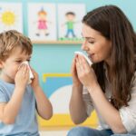 Tanítsuk meg orrot fújni: egyszerű módszerek, amikkel sikerülni fog