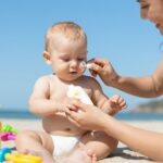 A „teáskanál-szabály”: pontosan ennyi naptejre van szüksége a babádnak