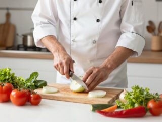 A tökéletes hagymaszeletelés titka: ezzel a módszerrel te leszel a konyha mestere