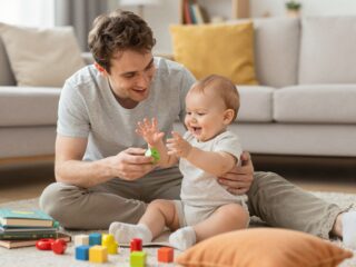 Hogyan segítheted a babádat a beszédtanulásban? Játékos tippek és mondókák