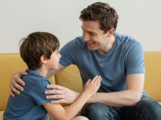 Ítélkezés helyett támogatás: a kéretlen szülői tanácsok és a megszégyenítés lélektana