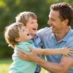 Nem csak az anyáknál működik: az oxitocin szerepe az apai ösztönök és a kötődés kialakulásában