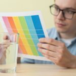 A baba vizeletének színe mint jelzés: mikor utal dehidratáltságra vagy más problémára?