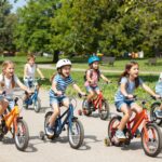 A futóbiciklitől a gördeszkáig: a gyerekkori járgánymánia pszichológiája