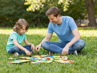 Amikor a közös játék kudarcba fullad: hogyan hozd meg a gyerek kedvét?