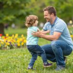 Az aktív apaszerep előnyei: nemcsak a gyereknek, az apának is jót tesz