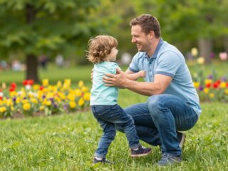 Az aktív apaszerep előnyei: nemcsak a gyereknek, az apának is jót tesz