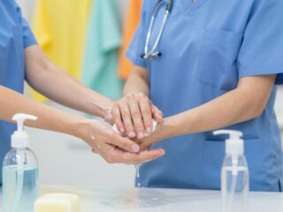 Hogyan előzhető meg a császárheg elfertőződése? Fontos higiéniai tanácsok