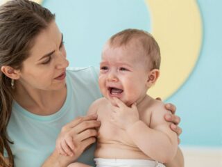 Miért váladékozik a csecsemő szeme és mikor utal ez problémára?