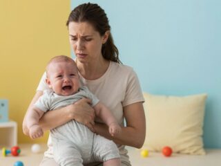 Mikor jelez komoly bajt a csecsemő sírása? Az intó jelek listája