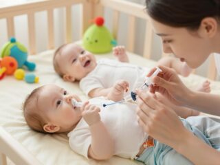 Orrszívó porszívó vagy manuális? A legjobb módszerek a baba orrváladékának eltávolítására