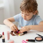 A gyerek belenyúlt a rúzsodba? Mutatjuk, hogyan hozd helyre a sminkkárokat