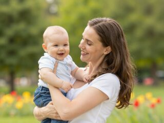 Adókedvezmény a fiatal anyáknak: A 30 év alattiak szja-mentességének részletei