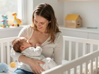 Csecsemő fejlődése és szoptatás: mire számíts az első 12 hónapban?