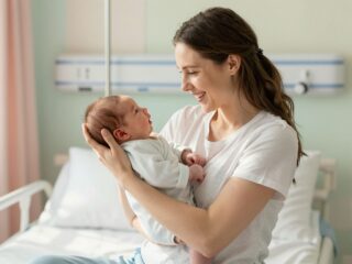 Erősebb az anyai ösztön az orvosi véleménynél: megszületett a baba, akire nem adtak esélyt