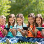 Hány éves korban ideális az első mobiltelefon? Digitális nevelési ajánlások